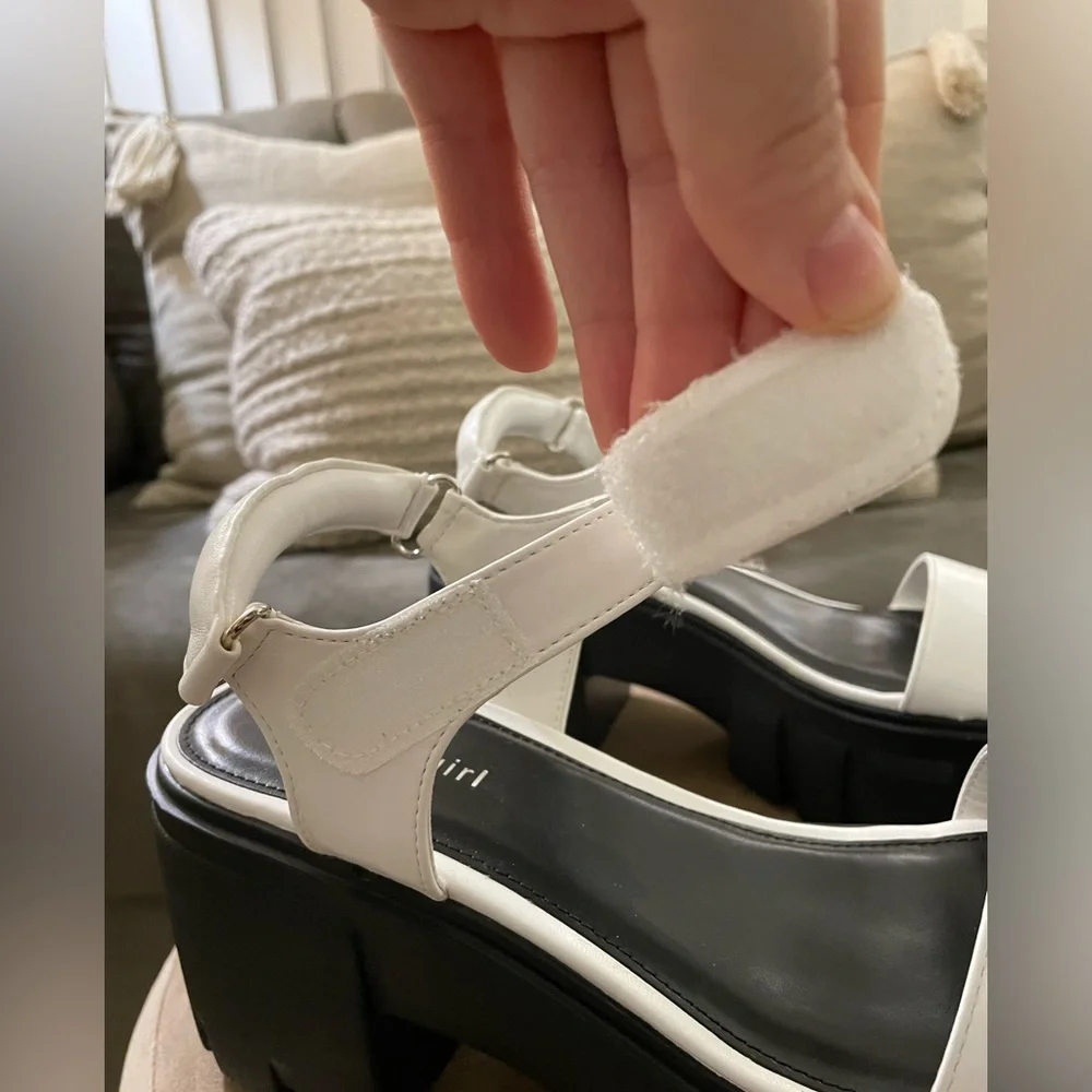 NWB Madden Girl Grandy‎ Chunky Platform Sandals - 9.5